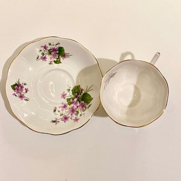 Royal Albert Purple Violets Tea Cup & Saucer - Picture 2 of 5